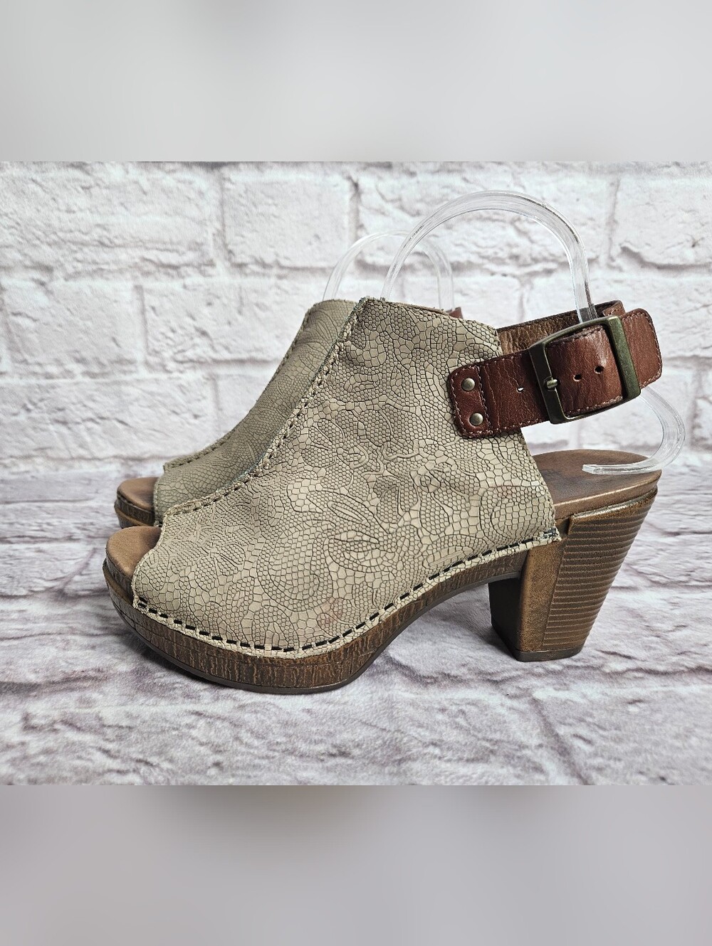 Women's Taupe Lace-Textured Peep Toe Heeled Sandals with Brown Buckle